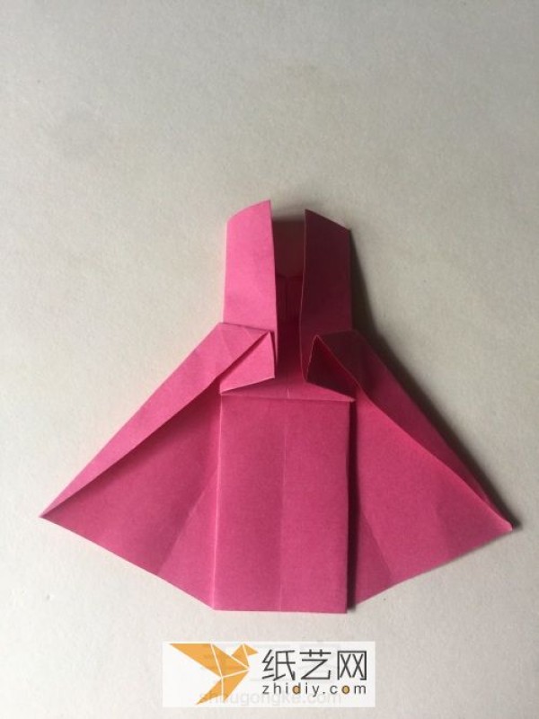 How to fold a cute origami skirt for children. Tutorial on folding a skirt by hand.