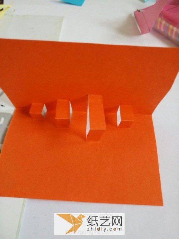 Handmade DIY production of Chinese Valentines Day love greeting card three-dimensional greeting card. It can be regarded as an exploding box mechanism.