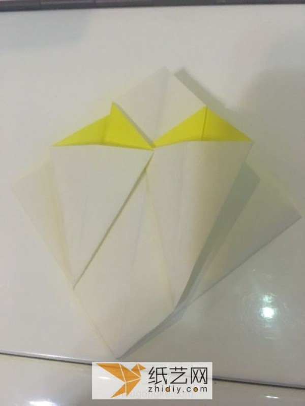 Teach you step by step how to make a simple three-dimensional origami flower. How to make a beautiful origami flower.