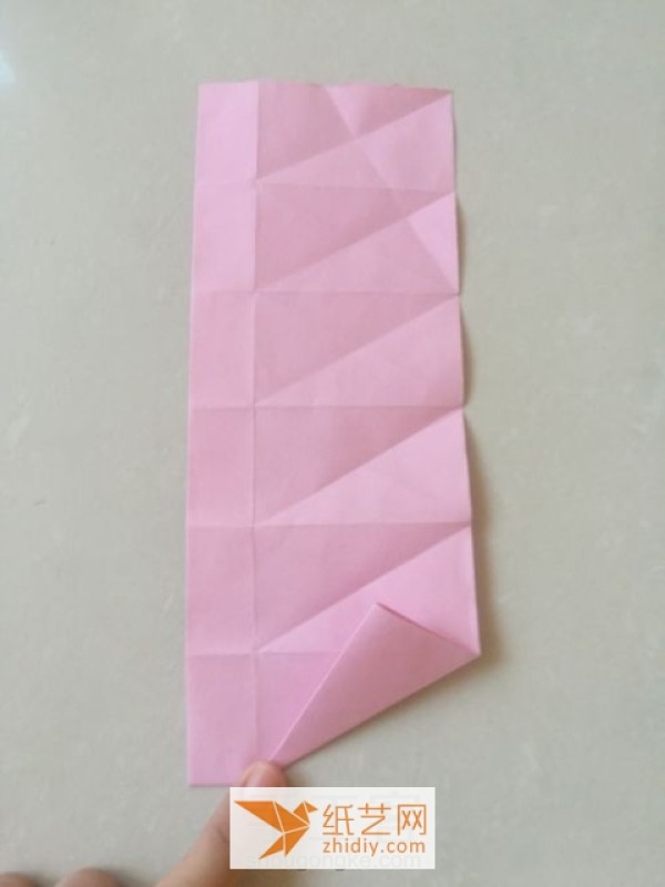 Tutorial on making a hexagonal flower origami lid for a Valentines Day gift box