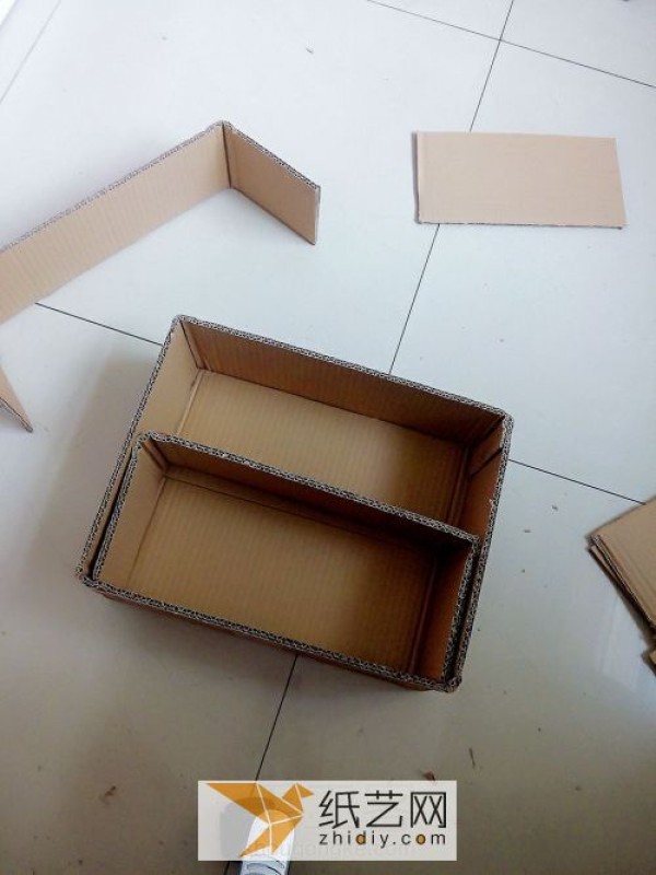 Illustrated tutorial on how to make a DIY express box that transforms into a storage box