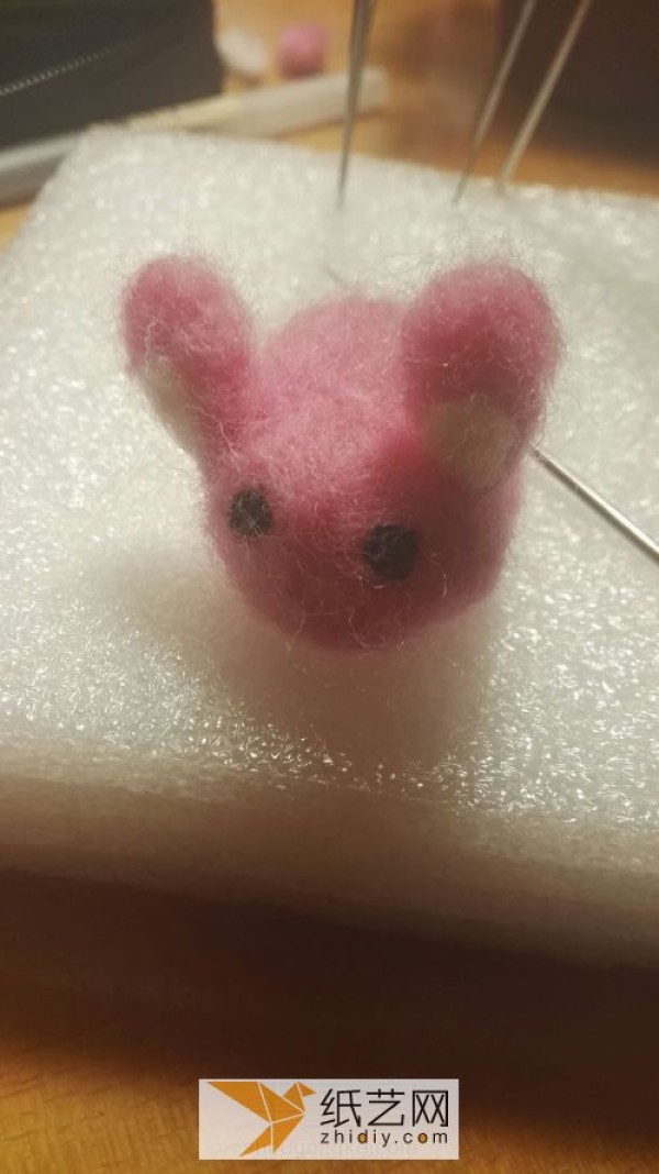 Wool felt pink rabbit mobile phone chain as a Teachers Day gift for teachers