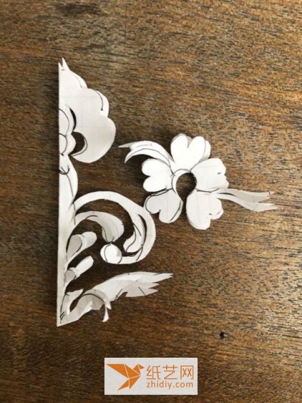 Tutorial on making complex and beautiful traditional Spring Festival paper-cut window grilles