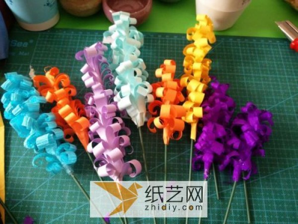 Simple paper art flower hyacinth production for childrens art class handicrafts