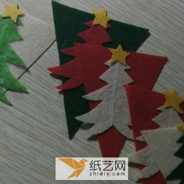 Tutorial on how to use non-woven fabric to decorate Christmas tree buntings at Christmas time