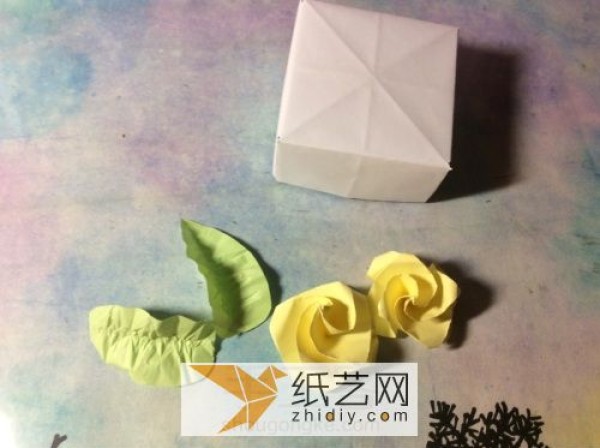 Illustrated tutorial for origami rose gift box How to make a Valentine’s Day handmade packaging box