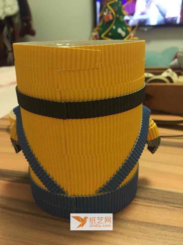 Use corrugated paper to make handmade paper minion (also a tutorial on turning waste into treasure)