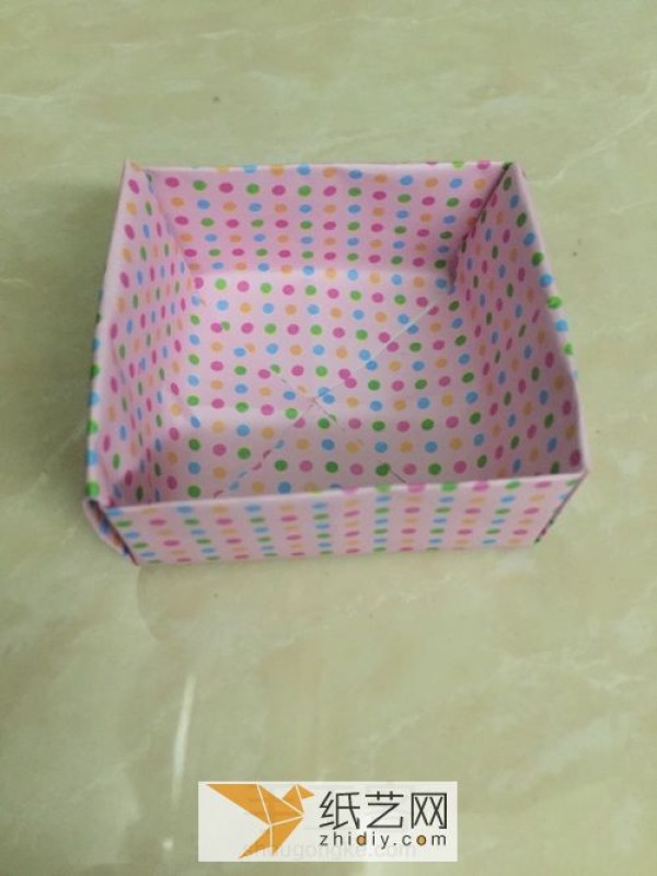 Making an origami box with your own hands is a great feeling of accomplishment. This tutorial is super simple.