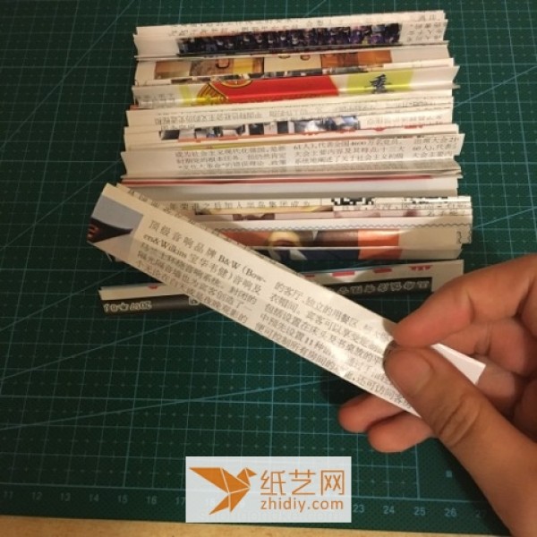 Tutorial on turning old newspapers into treasure and weaving them into a beautiful pen holder as a Teacher’s Day gift