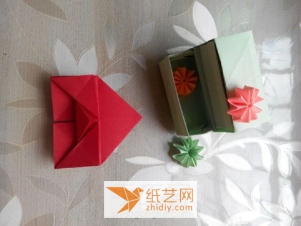 The best solution for Valentine’s Day is this simple origami rose making tutorial.