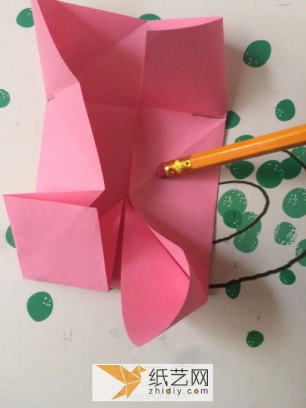 Teach you how to fold interesting paper tops!