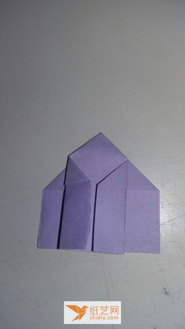 A tutorial on how to make a simple origami hat. I wouldn’t object if it’s an origami box.