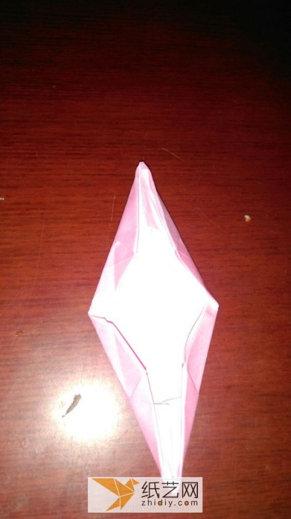 Boat origami illustrated tutorial teaches you how to fold a three-dimensional fishing boat