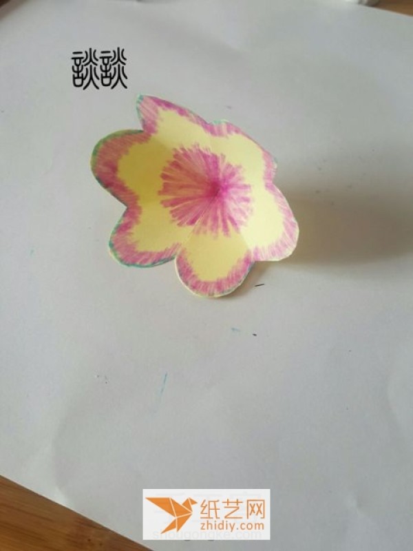 For Christmas greeting cards, you can choose to make this three-dimensional flower greeting card.