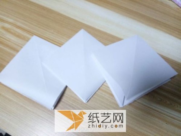 The origami box with the exploding box mechanism is perfect for Teacher’s Day greeting cards.