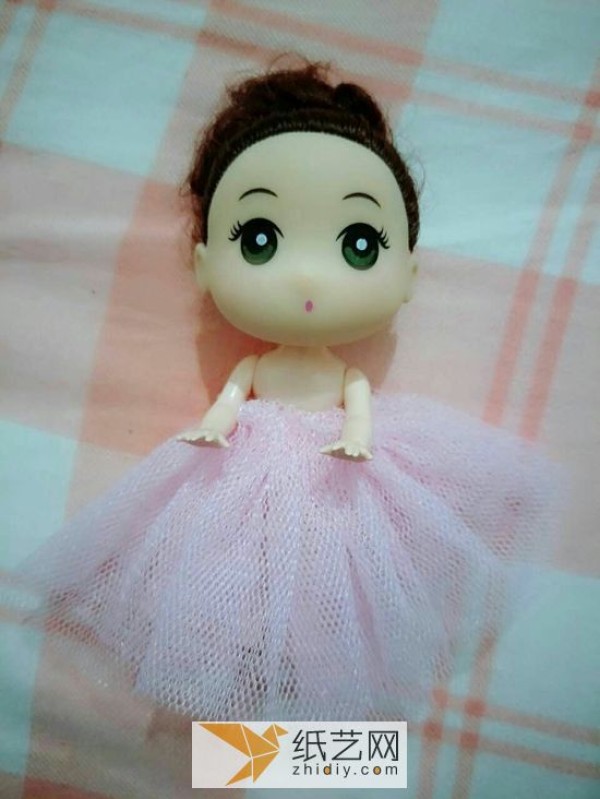 Make beautiful DIY gauze skirts for confused dolls to change the look of the car-mounted dolls