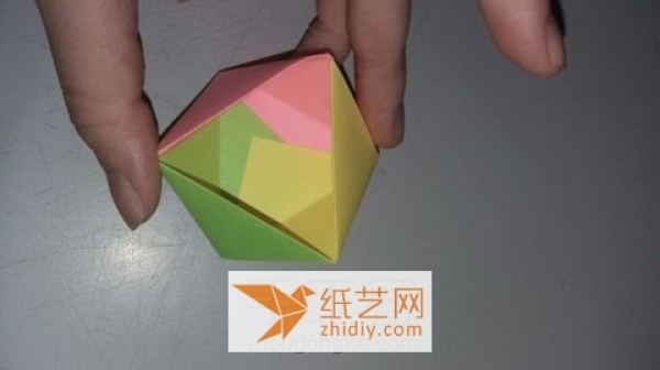 Beautiful three-color origami storage box making tutorial adds a touch of bright color to lifeOrigami box