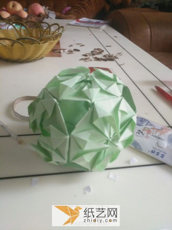 Origami paper ball flowers can be used as Lantern Festival lanterns