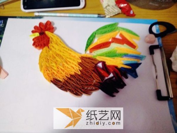 Illustration of the paper drawing tutorial of a big rooster made with quill paper. A New Year’s gift for the Year of the Rooster.