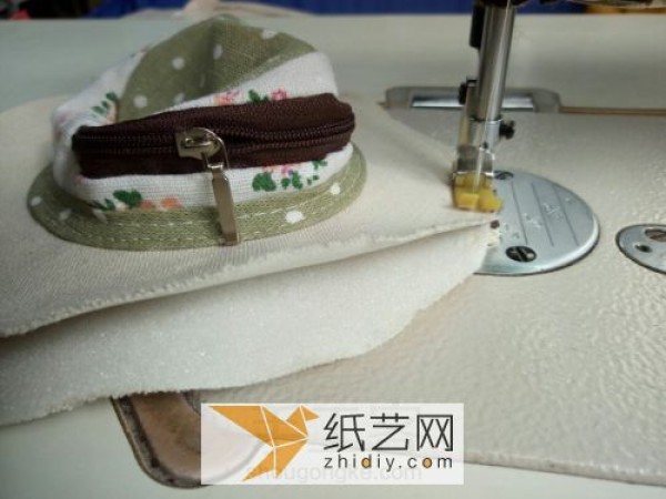 Tutorial on making a sunhat-shaped fabric summer satchel as a Mothers Day gift