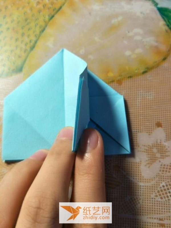 Tutorial on how to make a simple origami pagoda for children