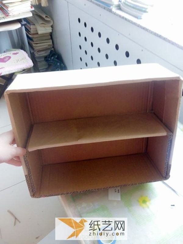 Illustrated tutorial on how to make a DIY express box that transforms into a storage box