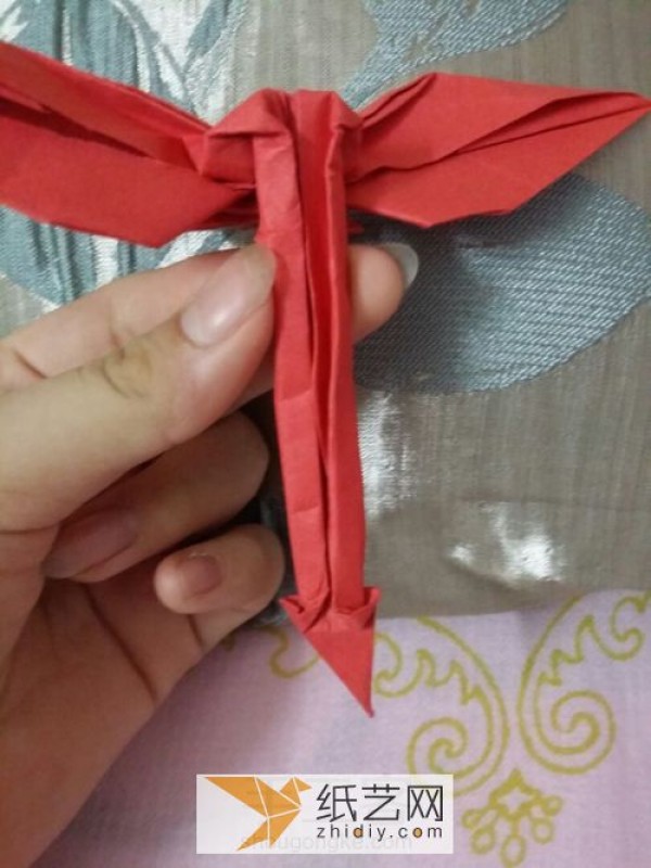 Actual pictures teach you step by step how to make origami devil heart Valentines Day gift handmade tutorial