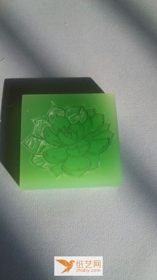 Illustrated tutorial on how to make a rubber stamp with a succulent pattern