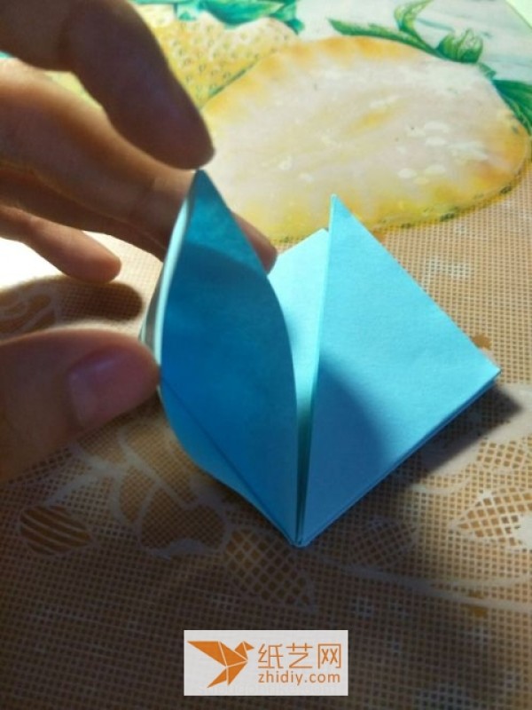 Tutorial on how to make a simple origami pagoda for children