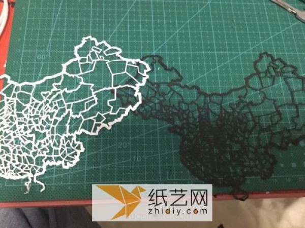 The production of a paper-cut map of China that you have never seen before