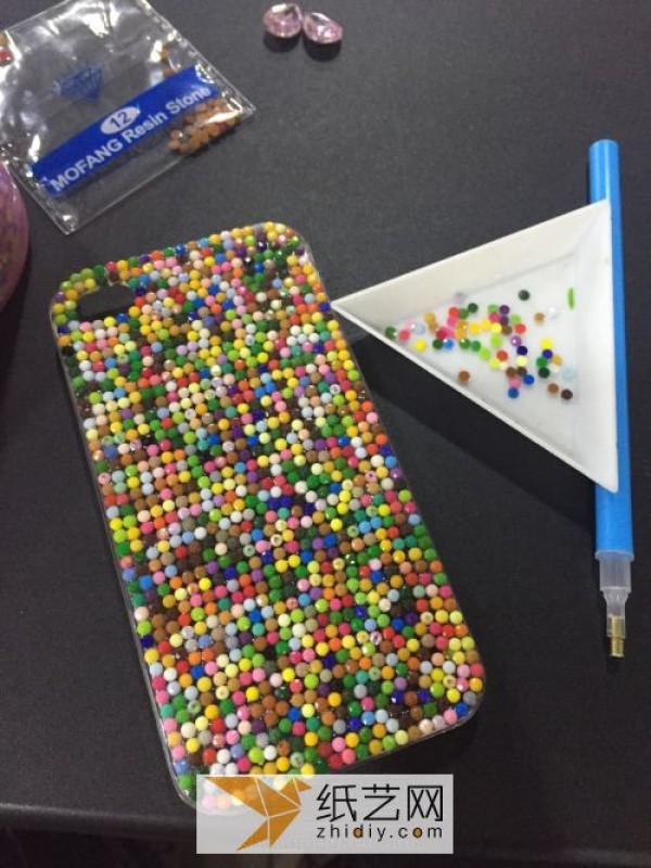 Turn waste into treasure and give old mobile phone cases a new look