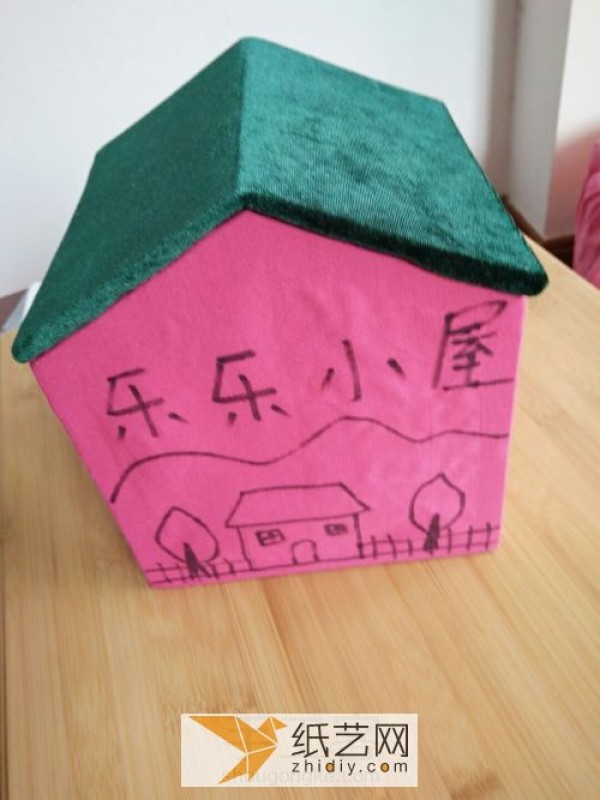 A small express box turns waste into treasure and becomes a childrens handicraft teaching material for a small house