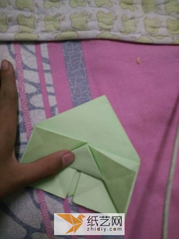 How to make origami heart decoration on Valentines Day greeting card