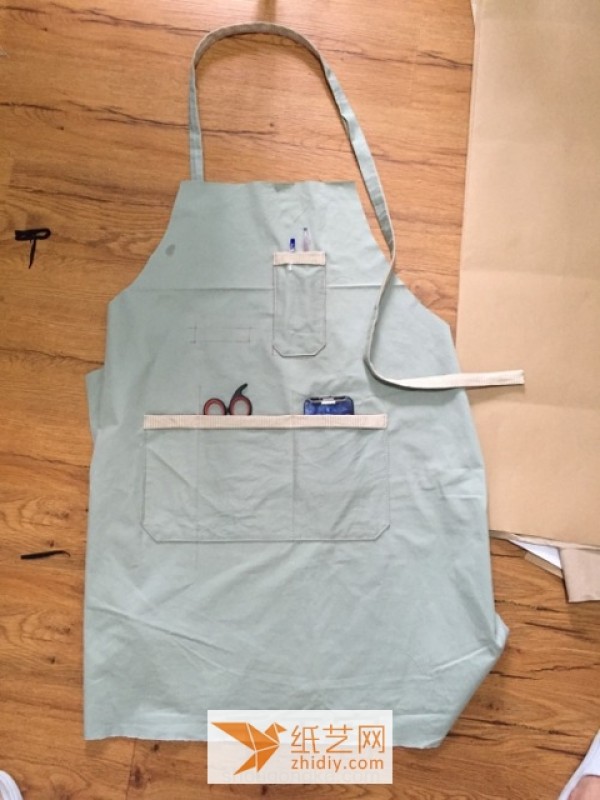 Start your New Year’s cleaning with a DIY fabric apron!