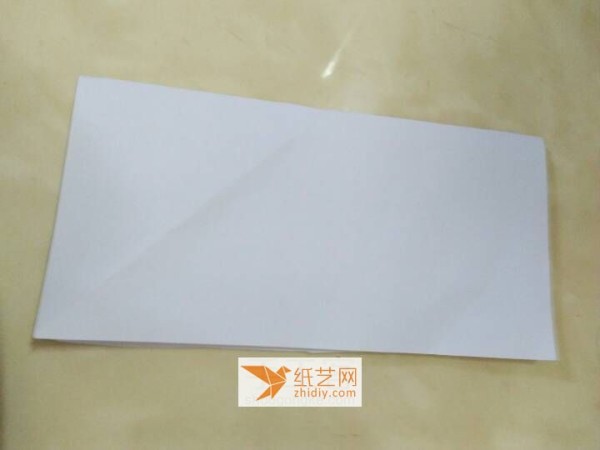 The little bunny paper cut made in art class is used to glue on the Teacher’s Day greeting card.