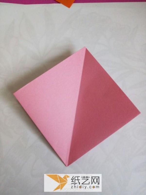 Illustrated tutorial on making handmade greeting cards with three-dimensional paper flowers using the exploding box mechanism