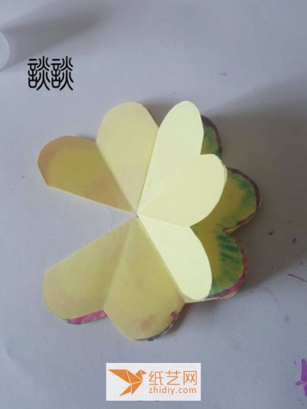 For Christmas greeting cards, you can choose to make this three-dimensional flower greeting card.