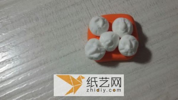 A plate of ultra-light clay xiaolongbao for dolls