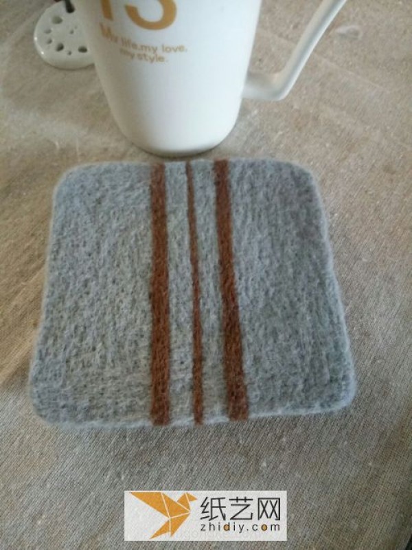 Teach you how to make a simple and practical wool felt water coaster