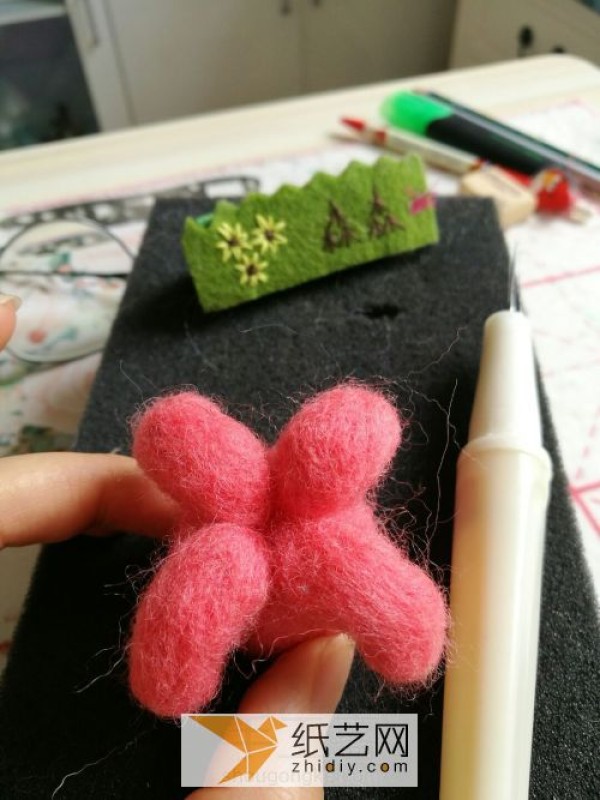 Tutorial on how to make a small wool felt octopus suitable for beginners. No need to worry about Christmas gifts.