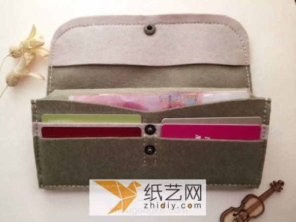 Non-woven long wallet, a safe Valentine’s Day gift