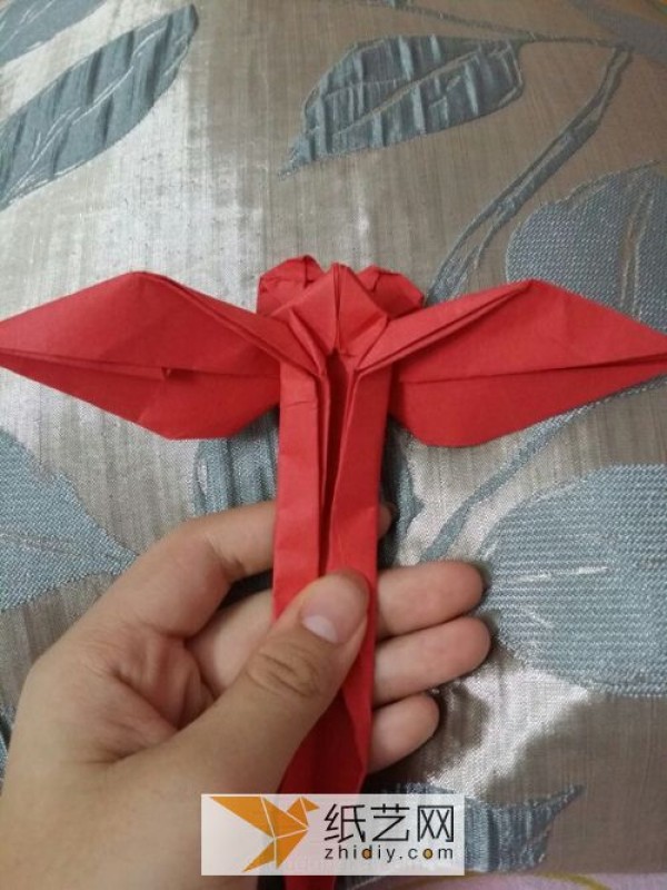 Actual pictures teach you step by step how to make origami devil heart Valentines Day gift handmade tutorial