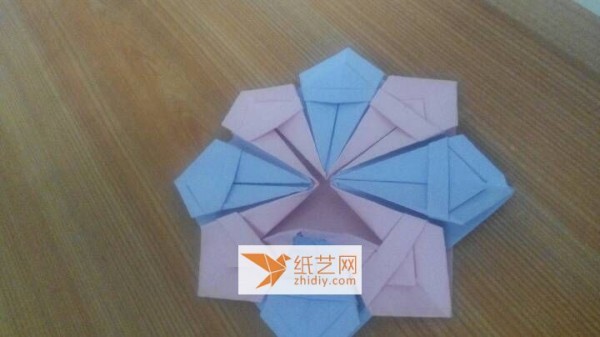 How to make a beautiful origami basket to hold Childrens Day gifts for good friends