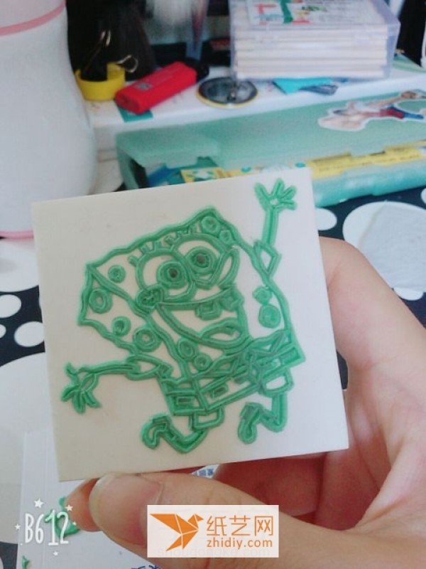 Use rubber stamps to create a Spongebob seal as a New Year’s gift