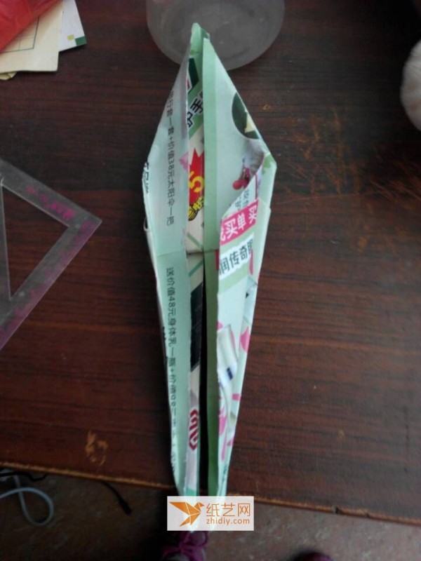 Tutorial on folding paper cranes using promotional paper to turn waste into treasure