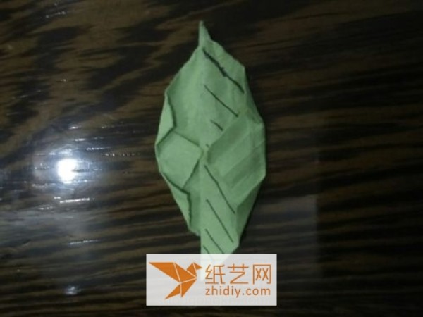 Tutorial on making origami leaves for origami roses useful for Valentines Day