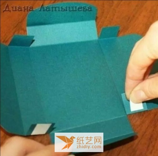 Tutorial on making a Teacher’s Day gift box using paper model ideas