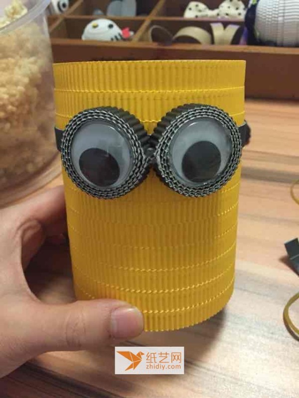 Use corrugated paper to make handmade paper minion (also a tutorial on turning waste into treasure)