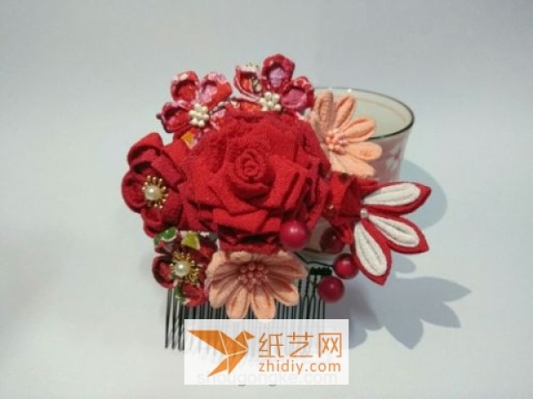 Tutorial on how to make super beautiful New Year’s hairpins and fabric roses