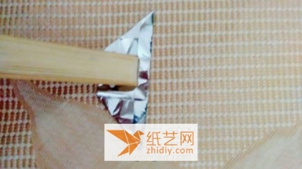 Tutorial on making origami ingots for the Ghost Festival